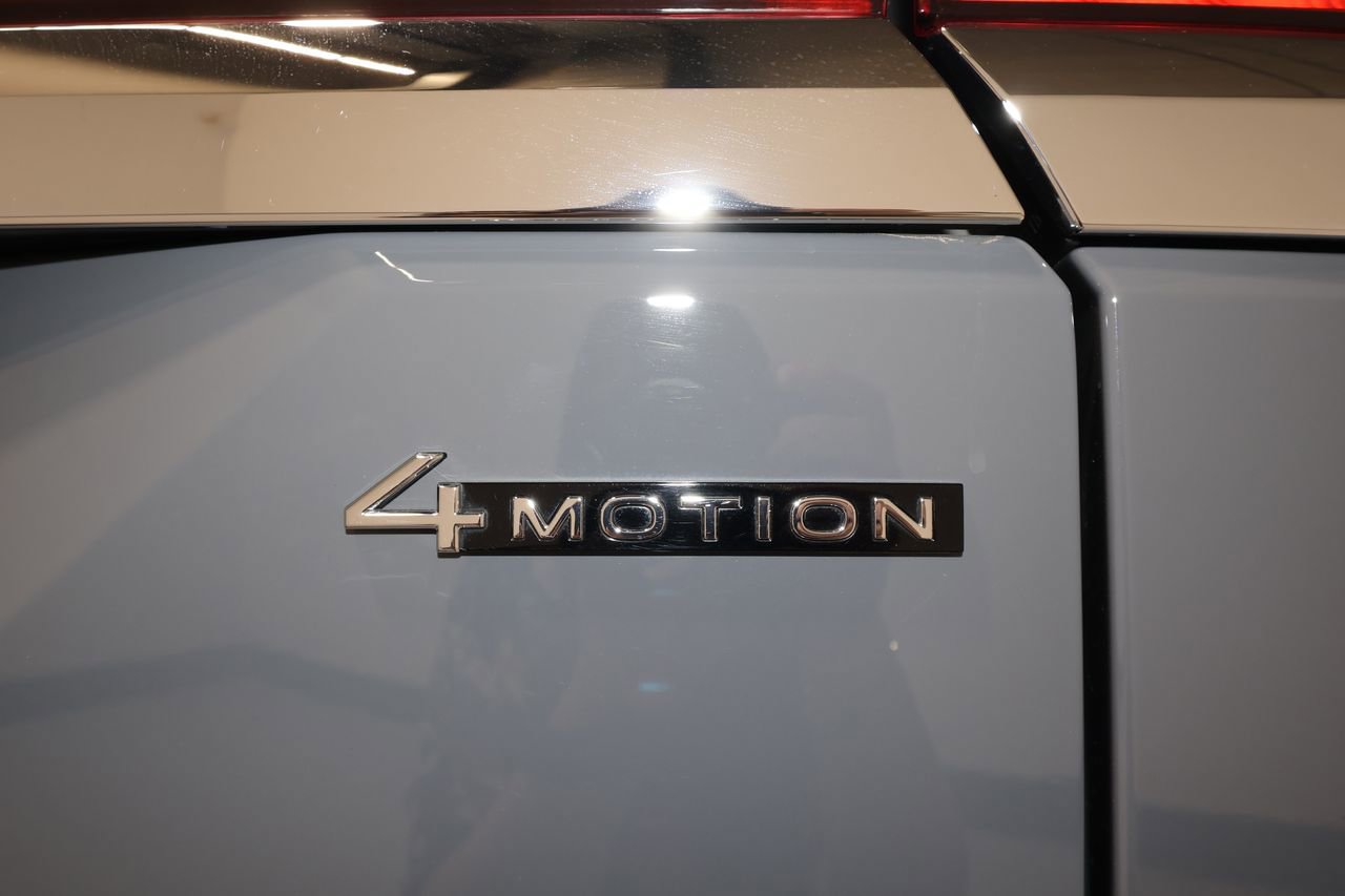 Used 2025 Volkswagen Atlas SEL Premium R-Line image 37