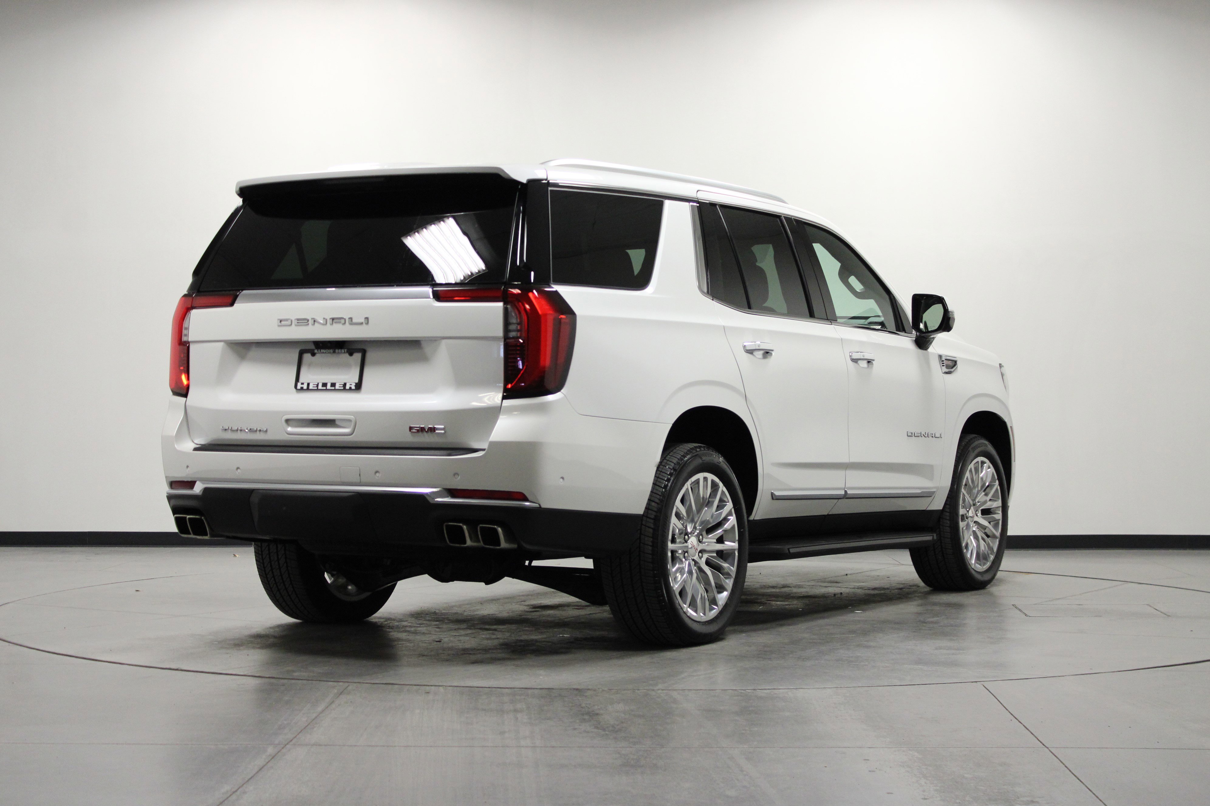 Used 2025 GMC Yukon Denali w/ Advanced Technology Package image 4