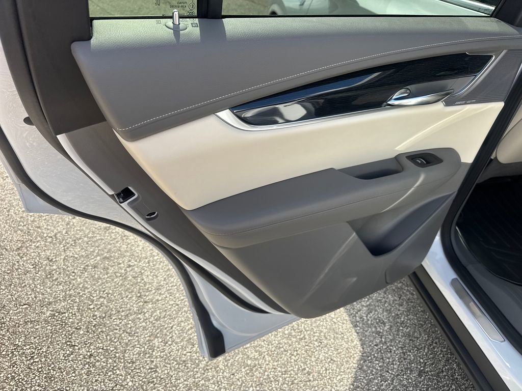 Used 2025 Cadillac XT6 Premium Luxury w/ Technology Package image 21