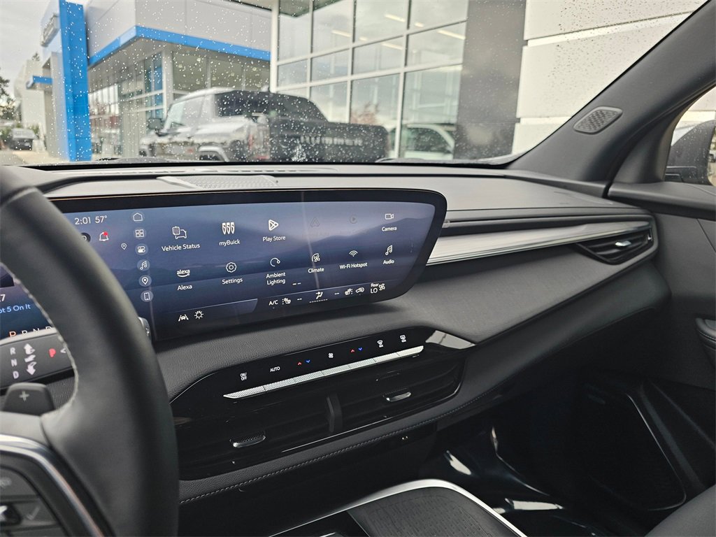 Used 2025 Buick Enclave Preferred w/ Power Package image 24