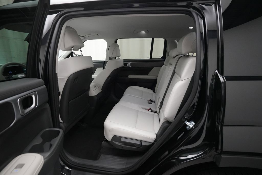 Used 2026 Hyundai Santa Fe SEL AWD/4WD image 16
