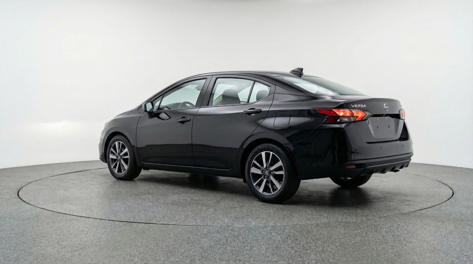 Used 2025 Nissan Versa SV image 6