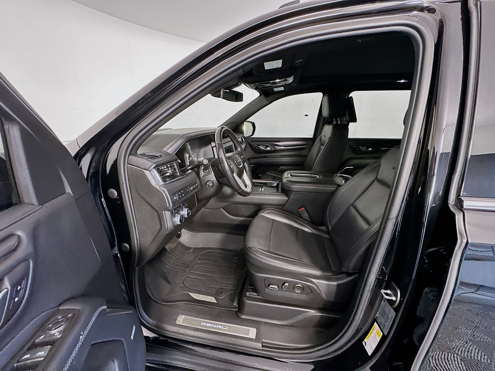 Used 2021 GMC Yukon XL Denali AWD/4WD image 22