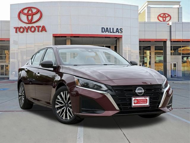 Used 2024 Nissan Altima 2.5 SV FWD image 1