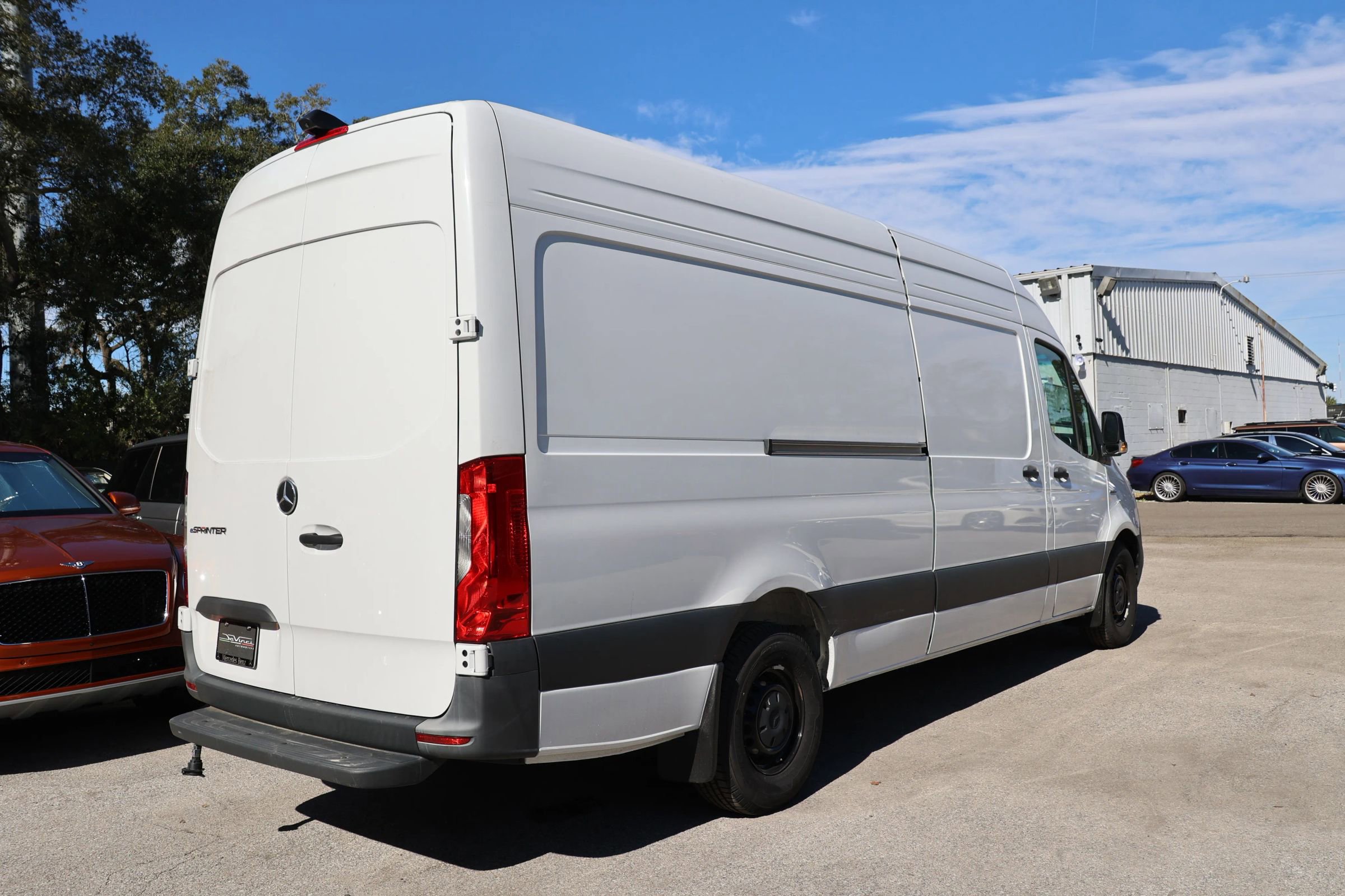 Used 2024 Mercedes-Benz eSprinter 170 Cargo image 24