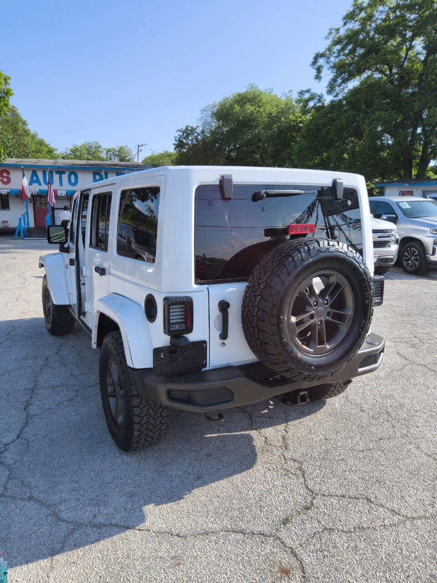 Used 2016 Jeep Wrangler Unlimited Sahara AWD/4WD image 5