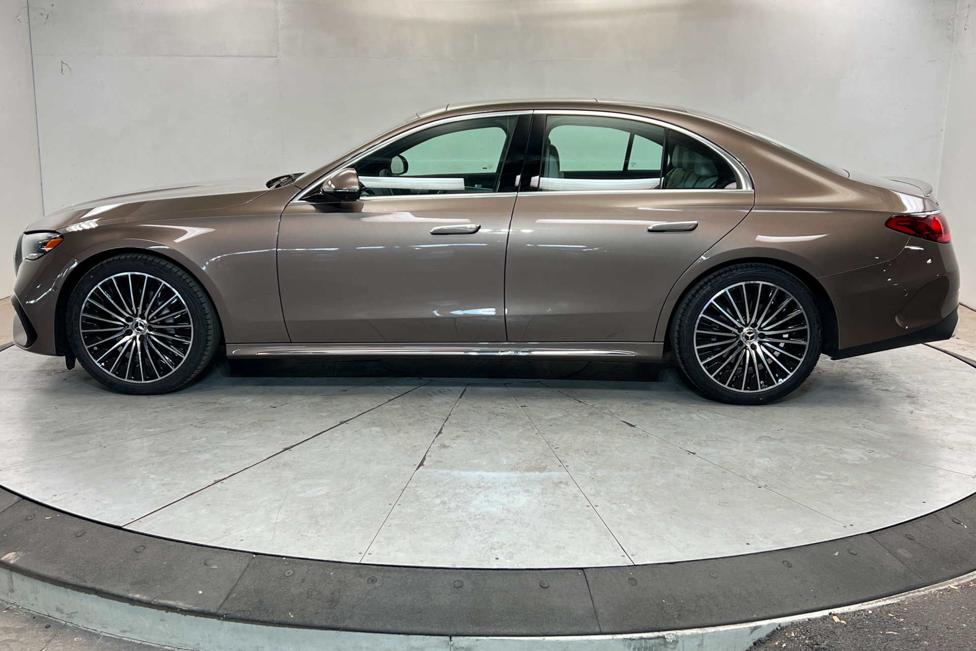 New 2026 Mercedes-Benz E 350 4MATIC Sedan image 2