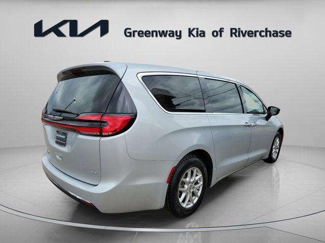 Used 2024 Chrysler Pacifica Touring-L image 5