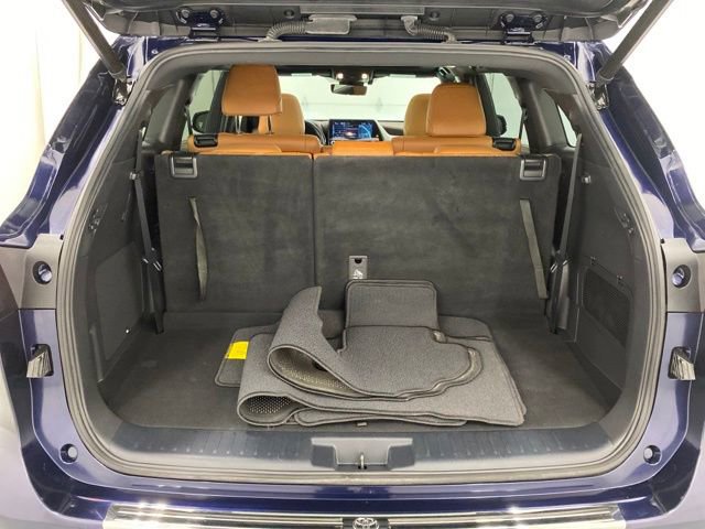 Certified 2022 Toyota Highlander Platinum image 36