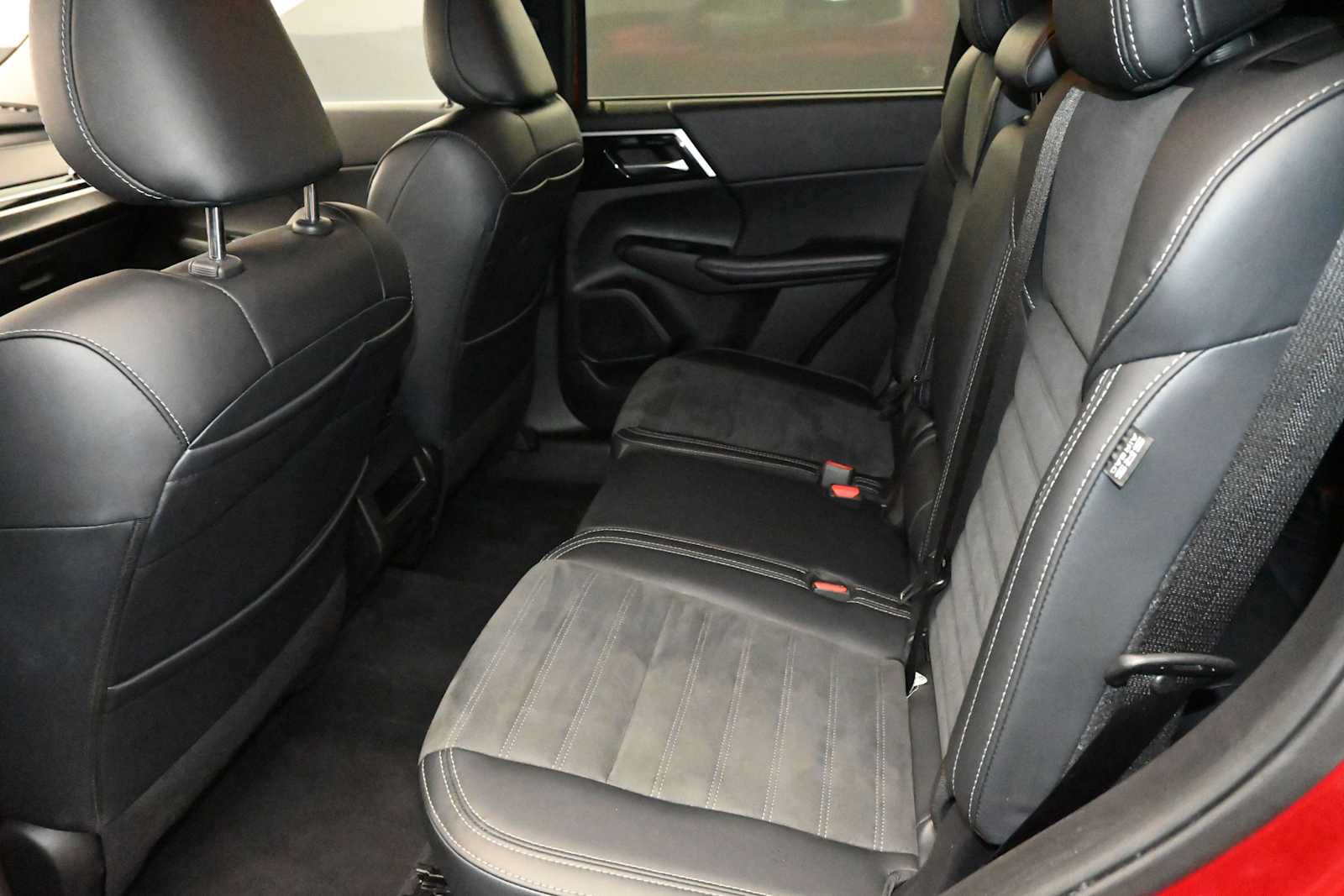 Used 2024 Mitsubishi Outlander SE AWD/4WD image 6