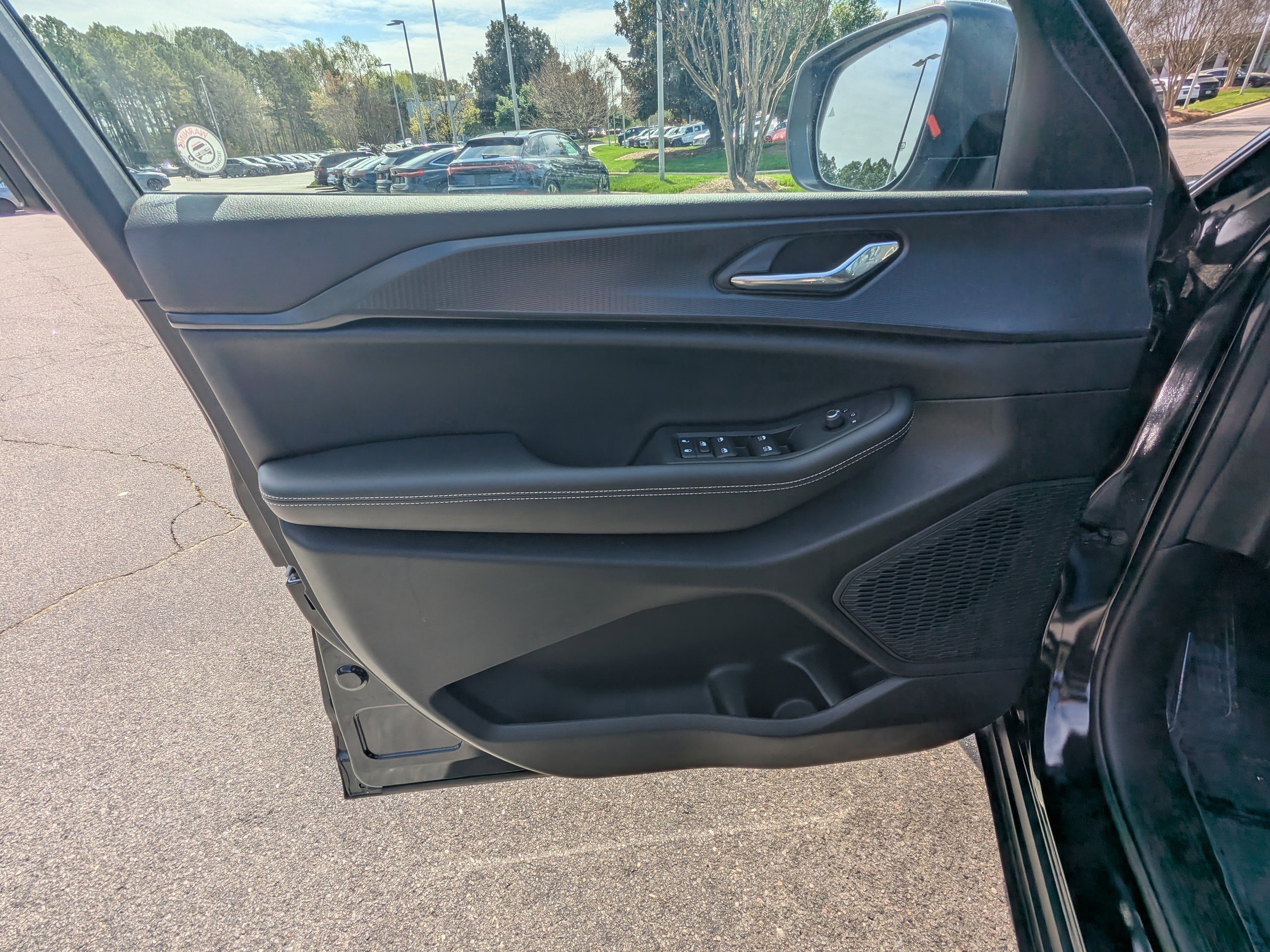 Certified 2025 Jeep Grand Cherokee Laredo X w/ Luxury Tech Group I image 18