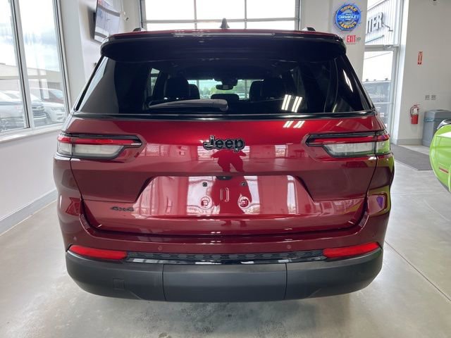 Used 2023 Jeep Grand Cherokee L Laredo image 5