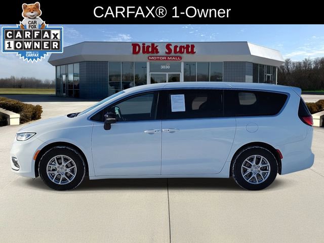 Used 2025 Chrysler Pacifica Select video 3