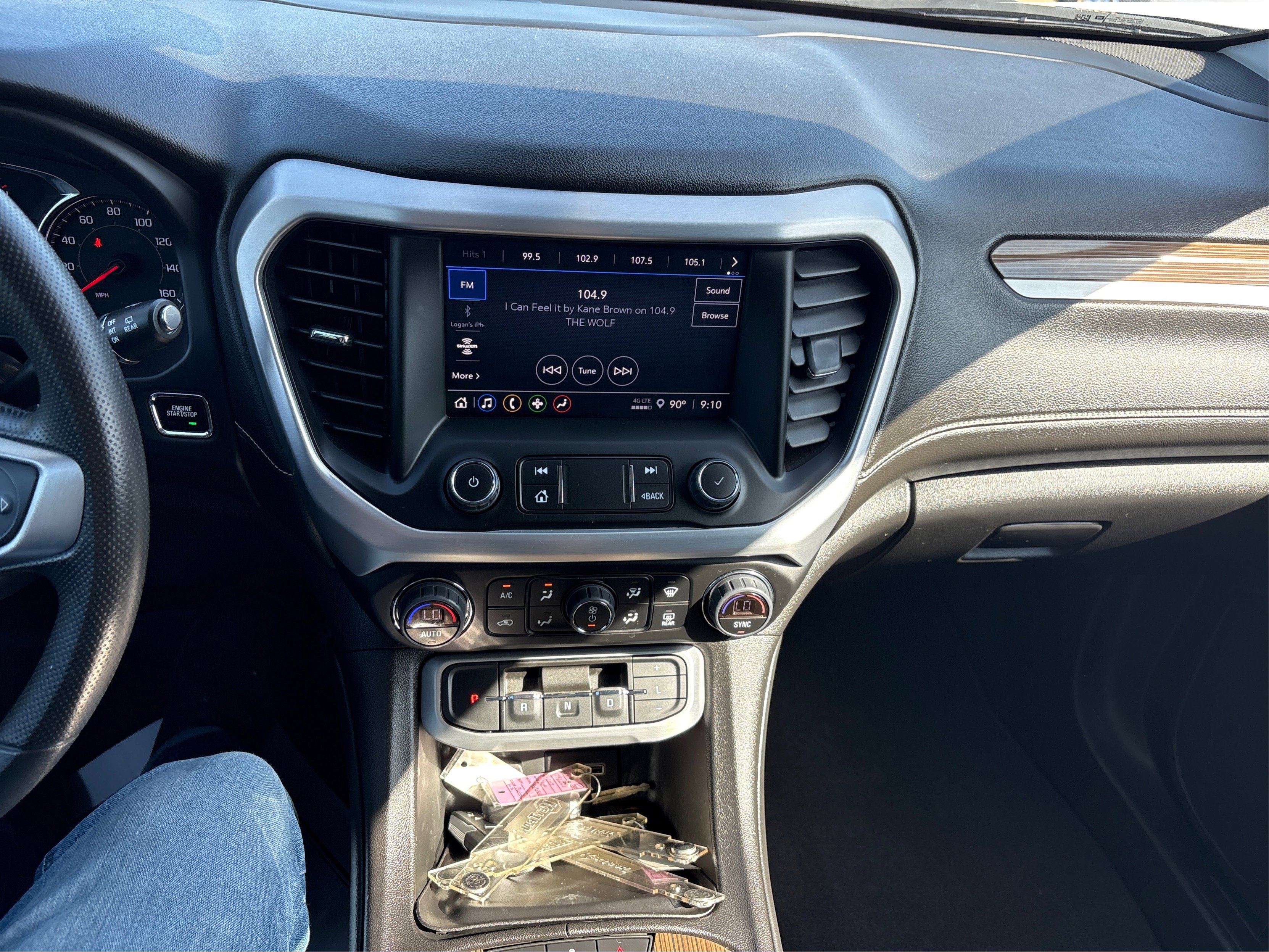 Used 2023 GMC Acadia SLE image 16