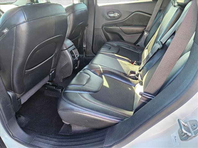 Used 2020 Jeep Cherokee Trailhawk image 17