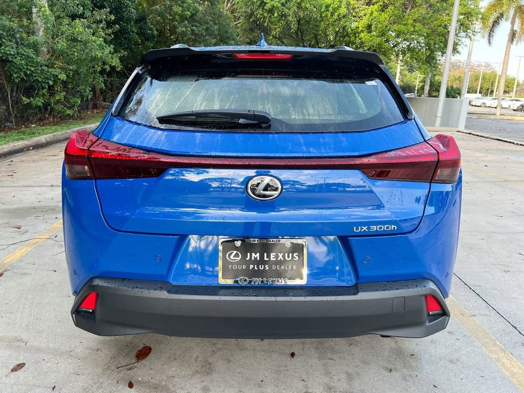Certified 2025 Lexus UX 300h FWD w/ Accessory Package (Z2) image 6