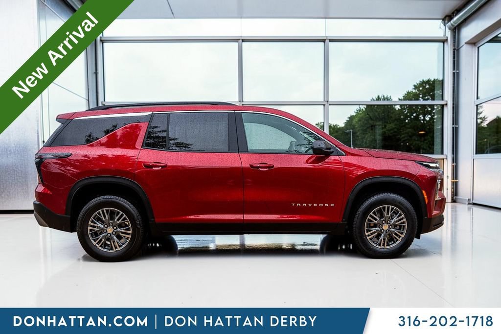 Used 2025 Chevrolet Traverse LT w/ LPO, Floor Liner Package FWD image 36