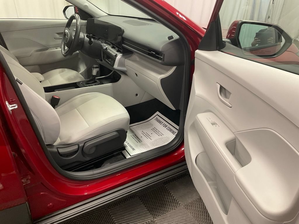 Used 2025 Hyundai Kona SEL AWD/4WD image 31