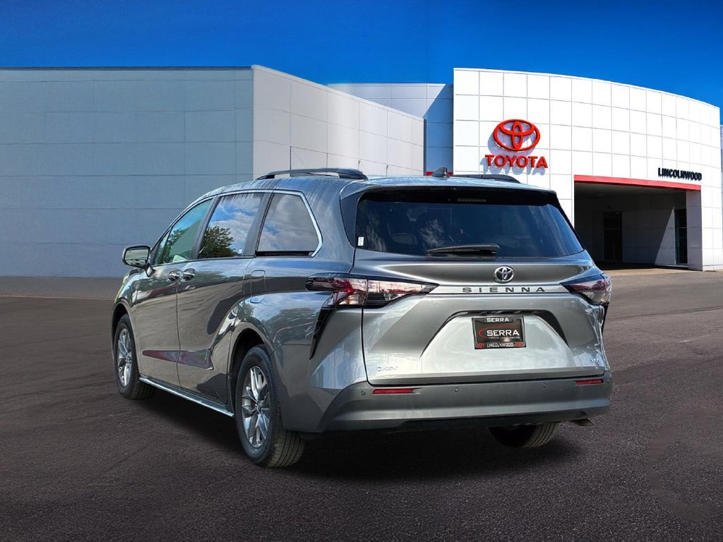 Used 2026 Toyota Sienna XLE FWD image 13