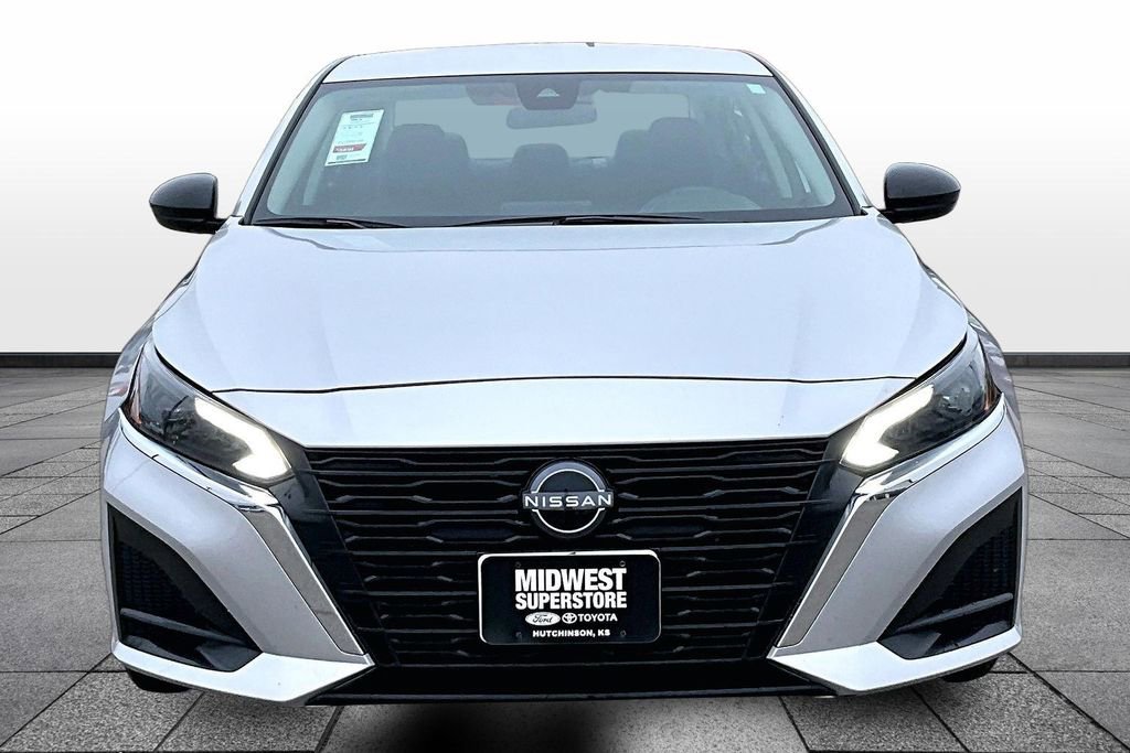 Used 2024 Nissan Altima 2.5 SV FWD image 3