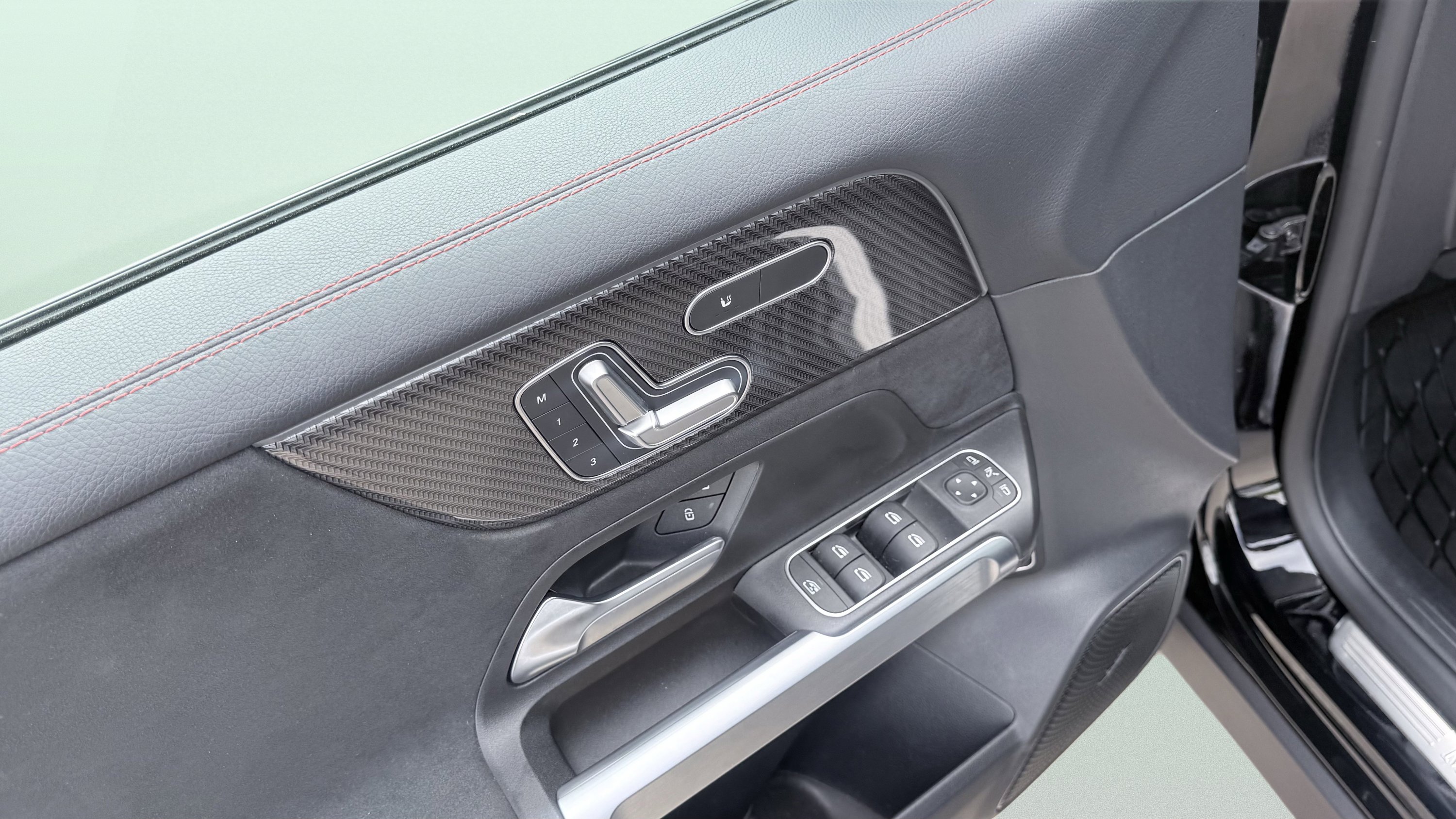 Used 2024 Mercedes-Benz GLB 250 image 22