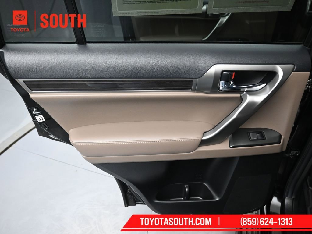 Used 2023 Lexus GX 460 Premium w/ Premium Package image 32