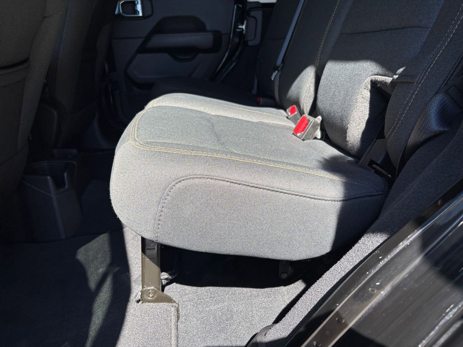 Used 2025 Jeep Wrangler Sahara image 25