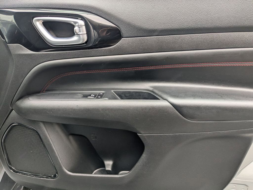 Used 2025 Jeep Compass Trailhawk image 28