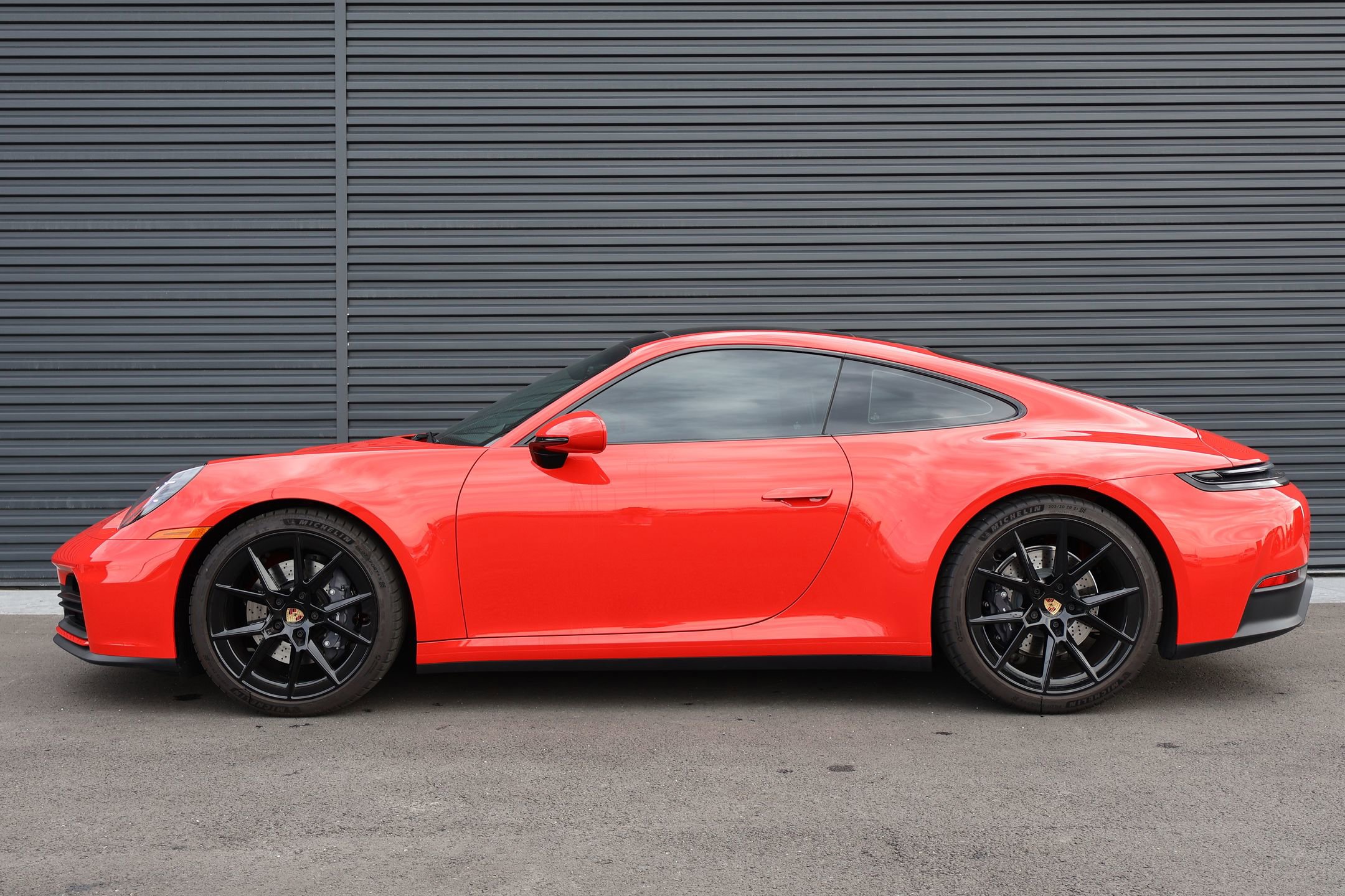 Used 2025 Porsche 911 Carrera image 2