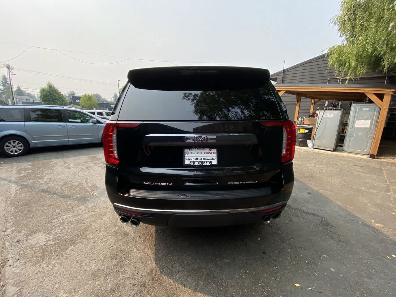 Used 2023 GMC Yukon XL Denali Ultimate AWD/4WD image 5