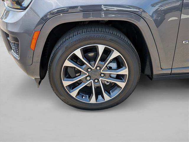 Used 2025 Jeep Grand Cherokee Overland w/ Luxury Tech Group IV AWD/4WD image 23