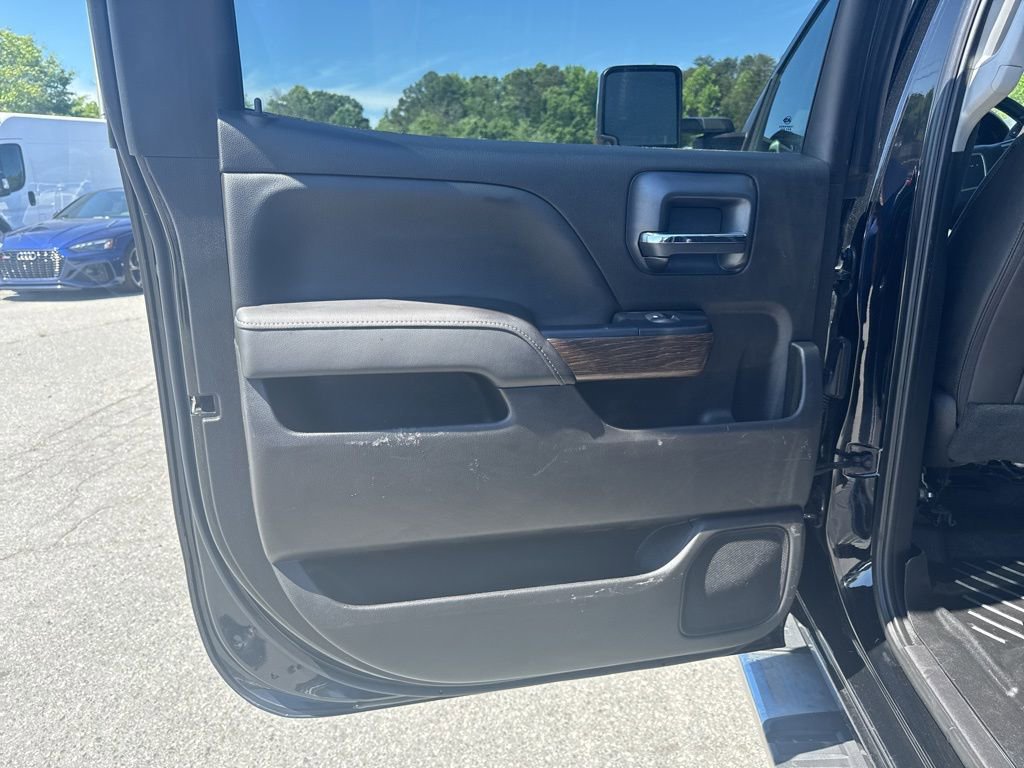 Used 2019 GMC Sierra 2500 Denali w/ Duramax Plus Package AWD/4WD image 29