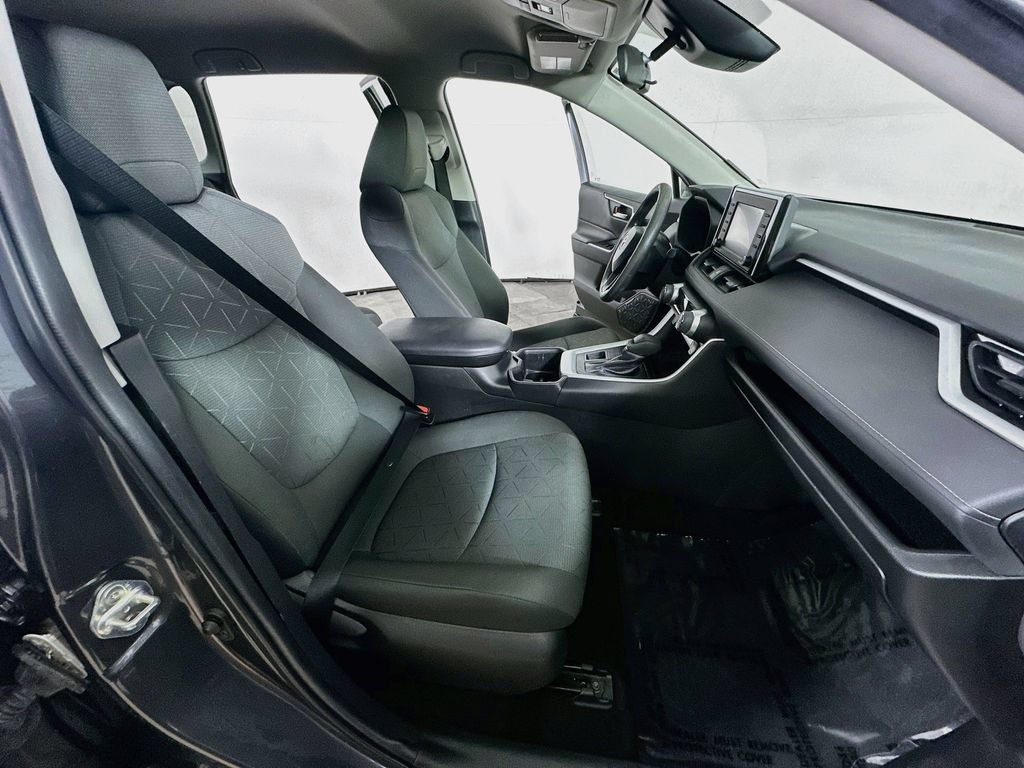 Used 2022 Toyota RAV4 XLE AWD/4WD image 14