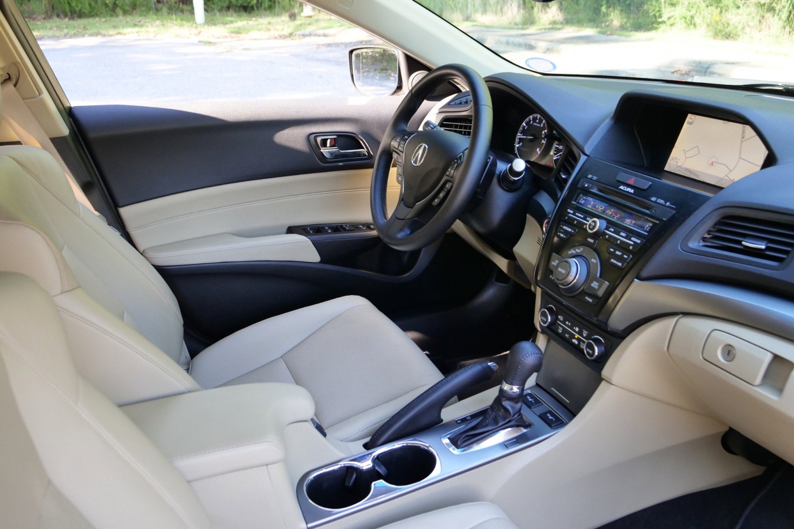 Used 2013 Acura ILX 2.0L / Tech Package / Heated S image 29