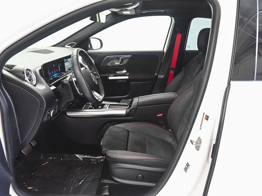 Used 2024 Mercedes-Benz GLA 35 AMG 4MATIC image 40