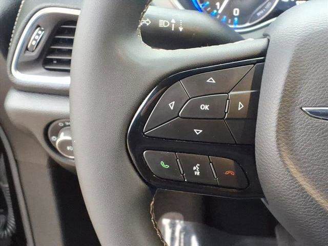 Used 2025 Chrysler Pacifica Limited image 15