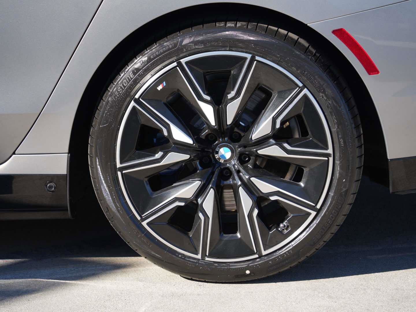 Certified 2024 BMW i7 M70 image 9