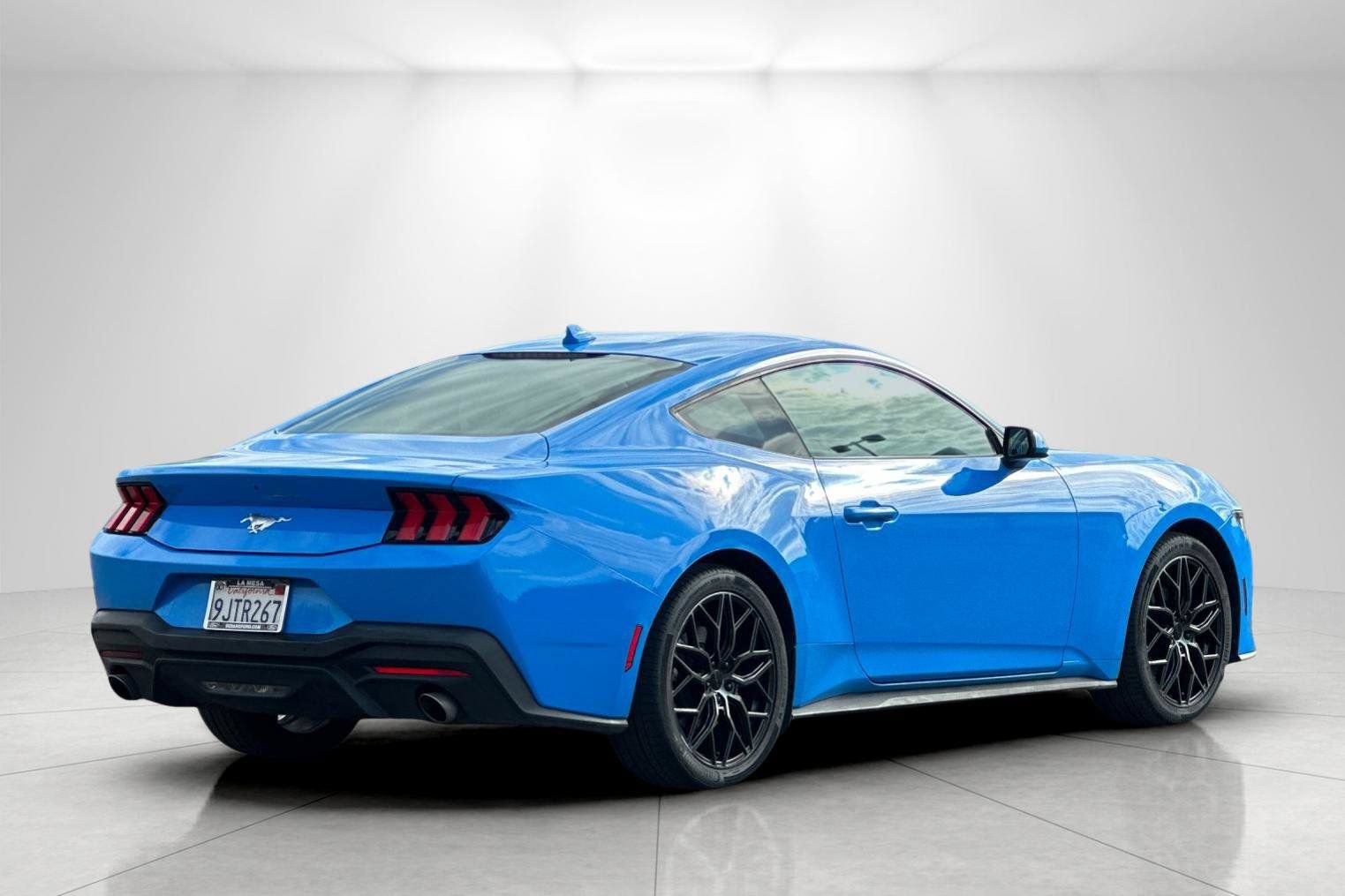 Used 2024 Ford Mustang Coupe RWD image 3