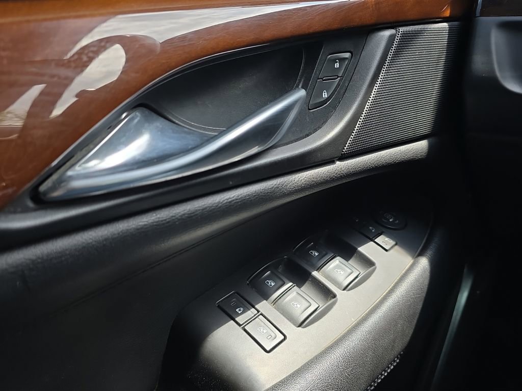 Used 2018 Cadillac Escalade Premium Luxury AWD/4WD image 11