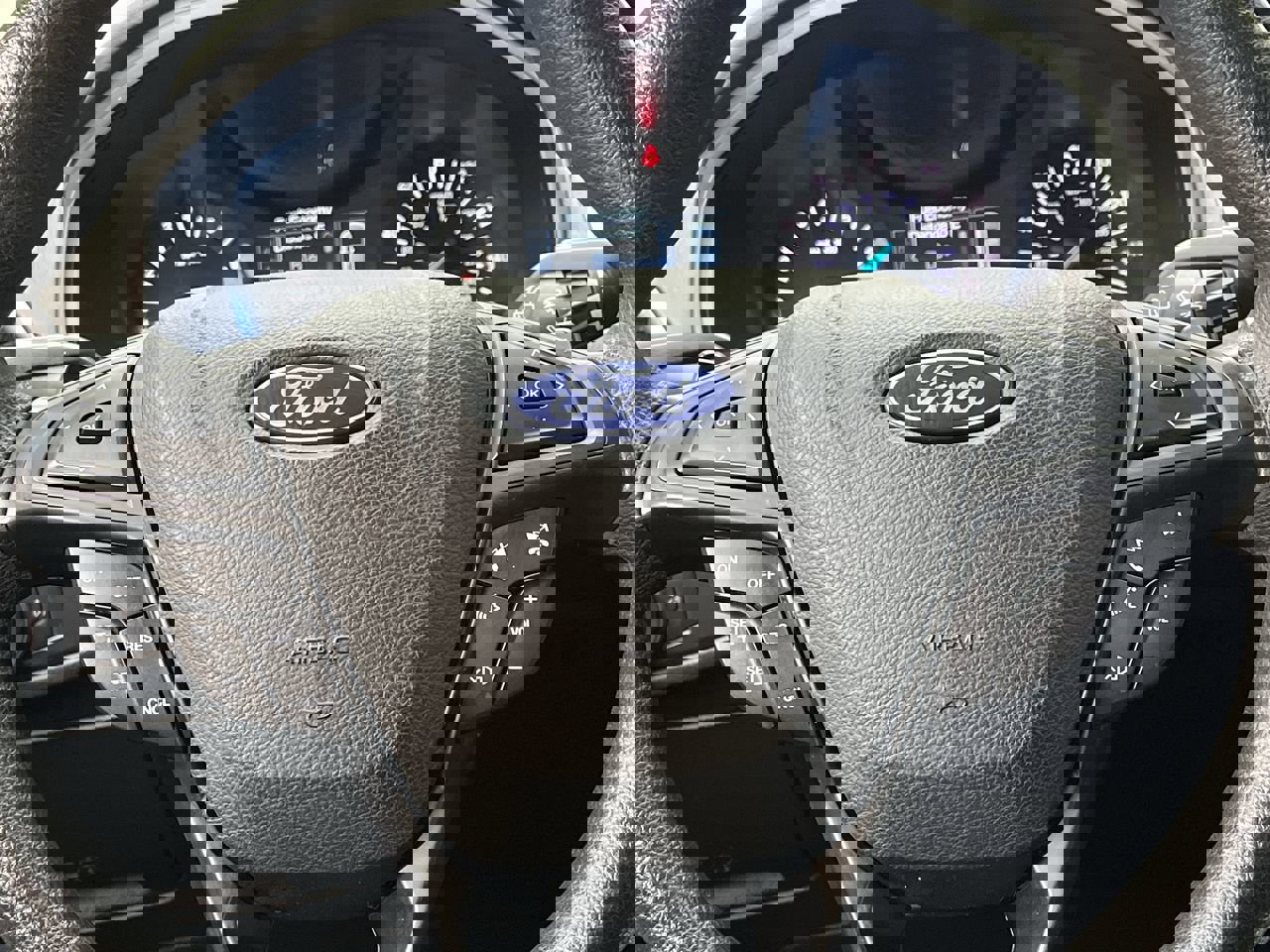 Used 2018 Ford Edge SE image 12