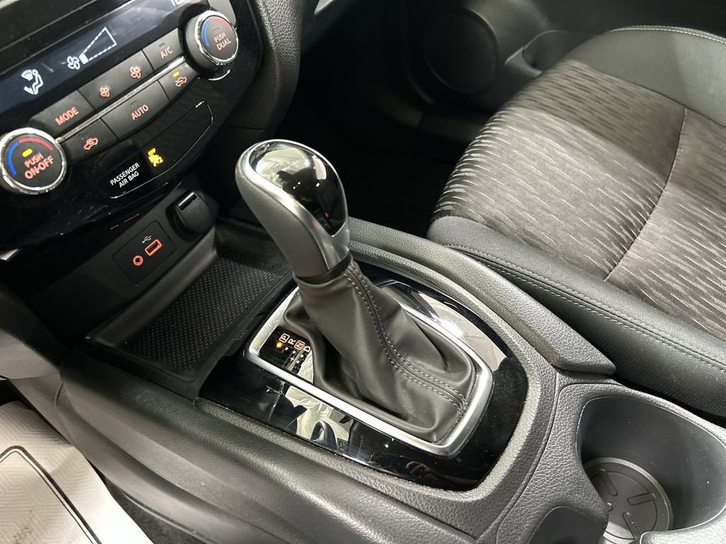 Used 2020 Nissan Rogue SV image 17