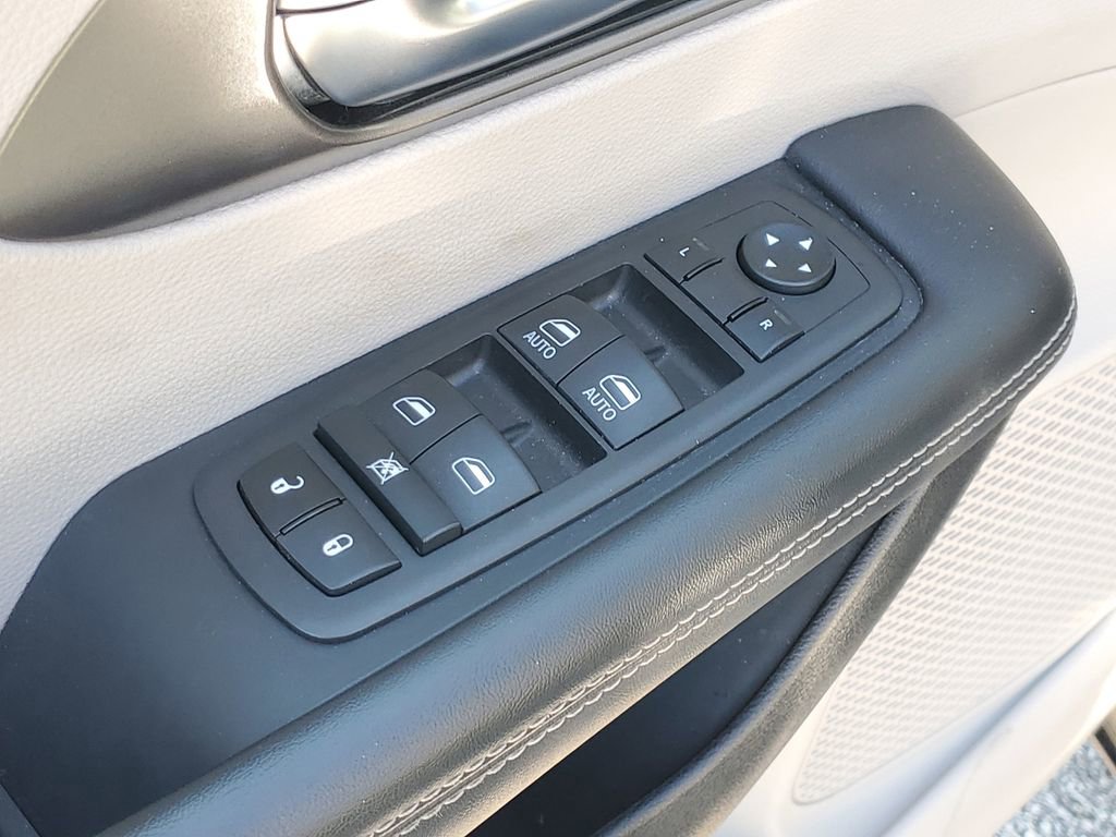 Used 2024 Chrysler Pacifica Limited FWD image 20