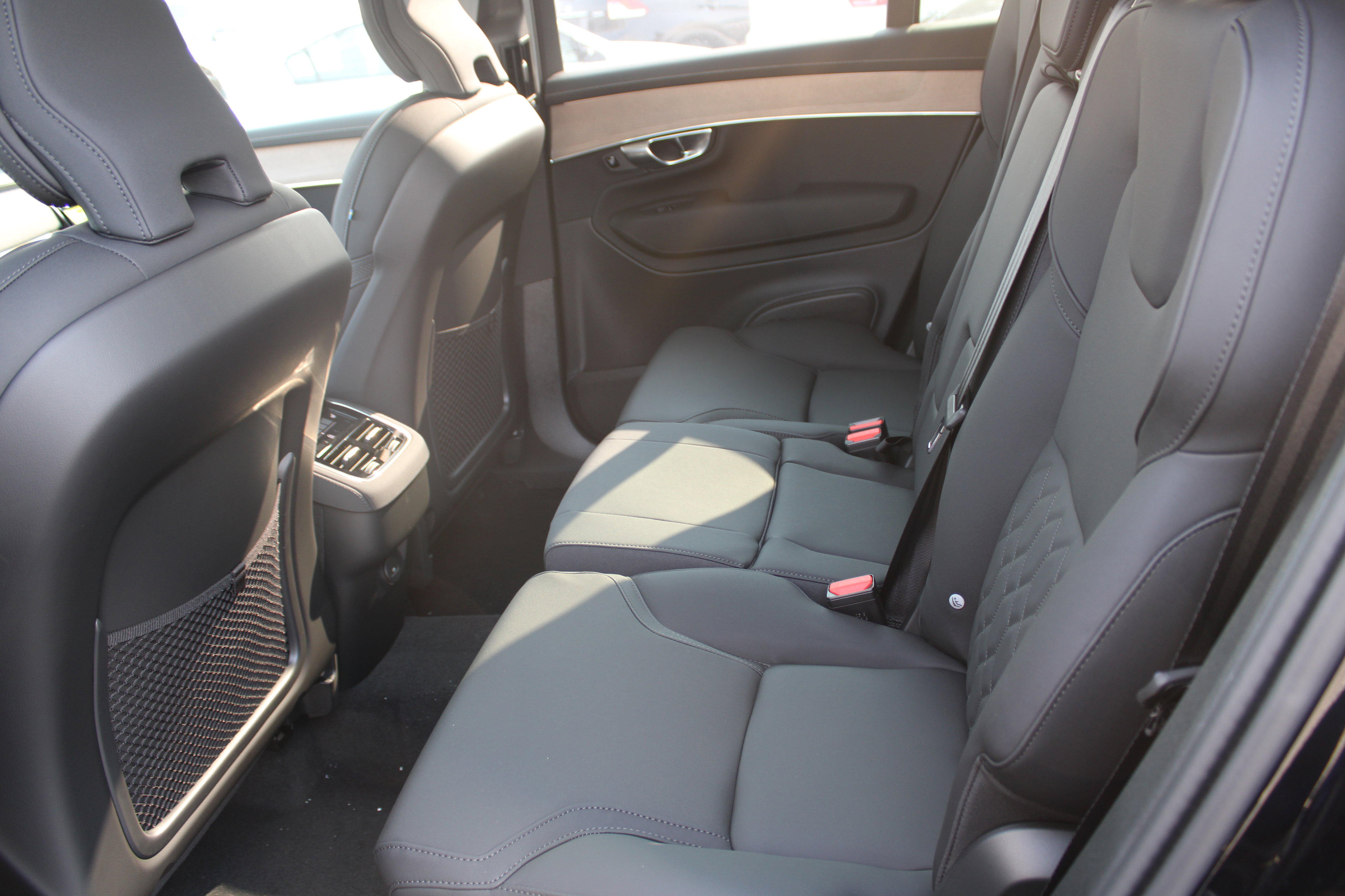 New 2026 Volvo XC90 B6 Plus w/ Protection Package Premier AWD/4WD image 28