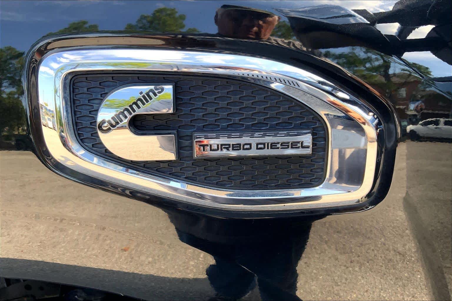 Used 2019 Nissan Titan SL w/ Chrome Package AWD/4WD image 10