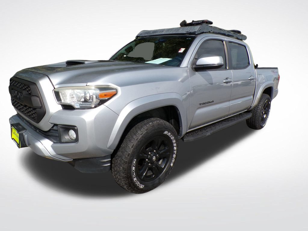Used 2017 Toyota Tacoma TRD Sport w/ Tow Package RWD image 2