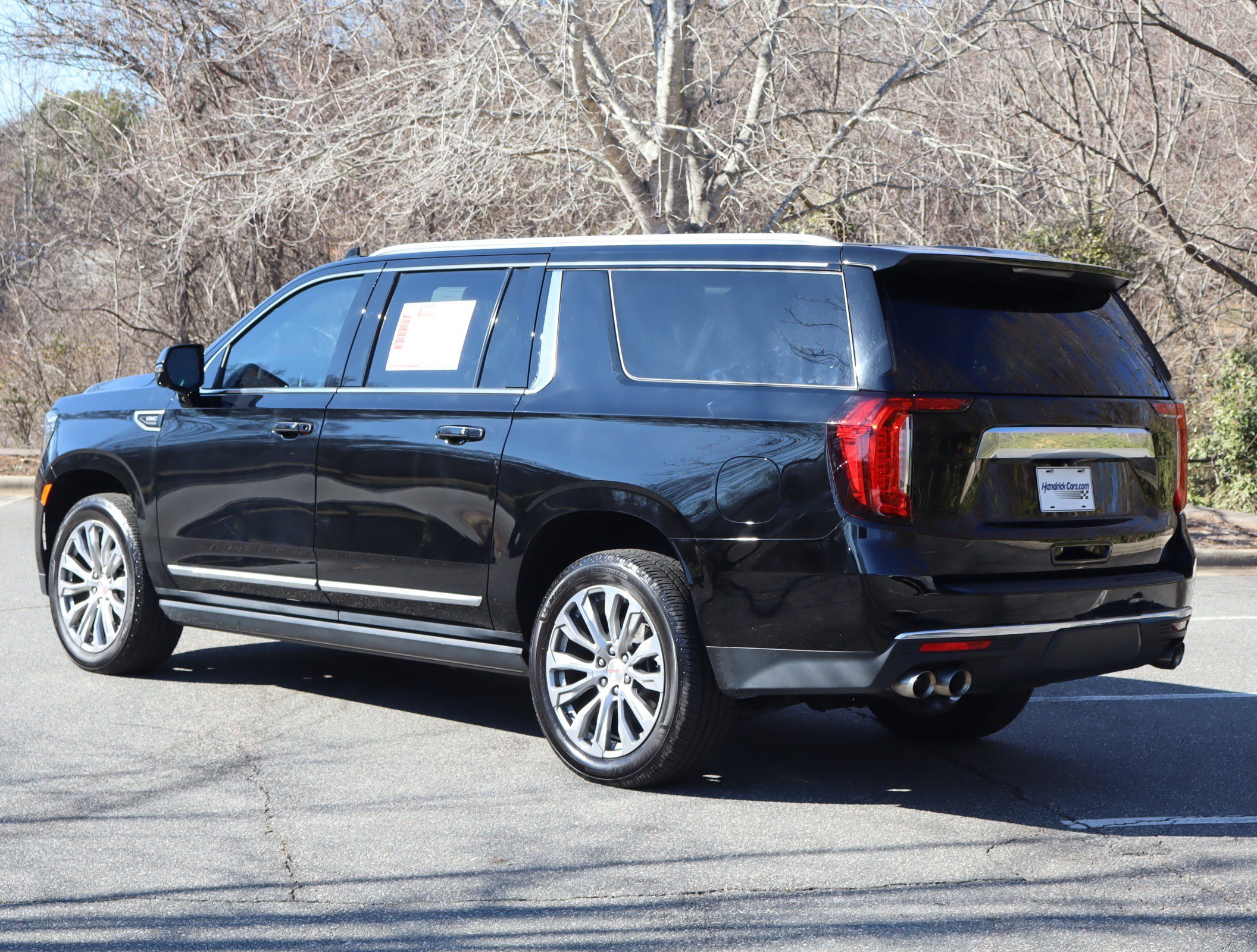 Used 2023 GMC Yukon XL Denali AWD/4WD image 7