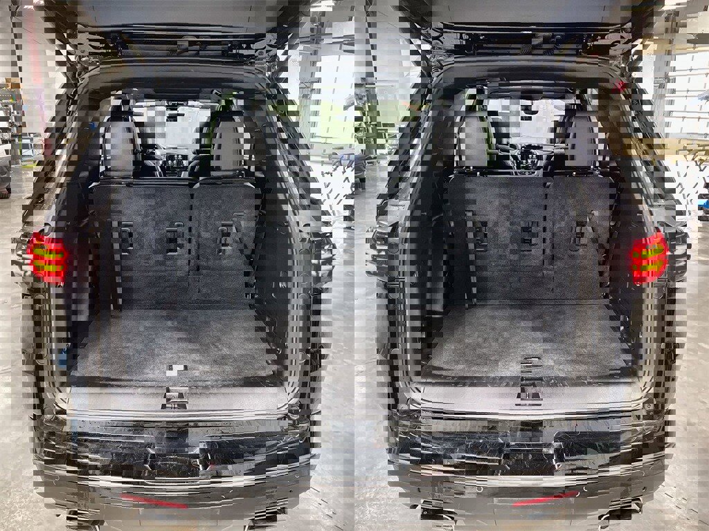 Used 2023 Chevrolet Traverse Premier w/ Redline Edition image 12