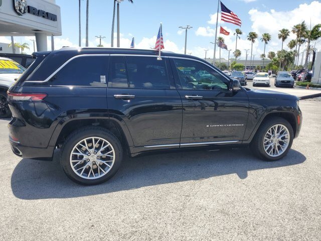Certified 2023 Jeep Grand Cherokee Summit w/ Advanced Protech Group IV AWD/4WD image 8