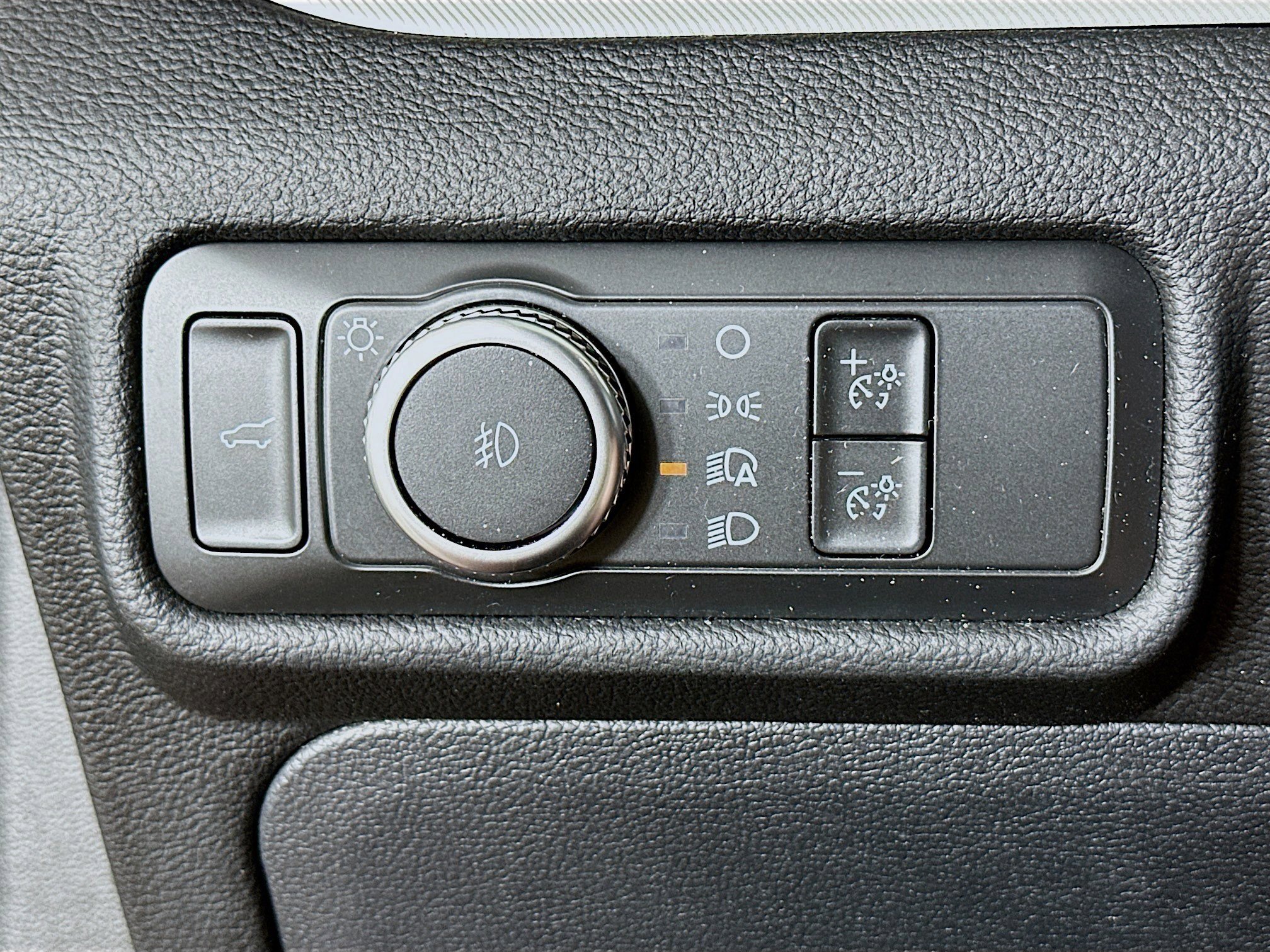 Used 2022 Ford Explorer XLT w/ Equipment Group 202A image 17