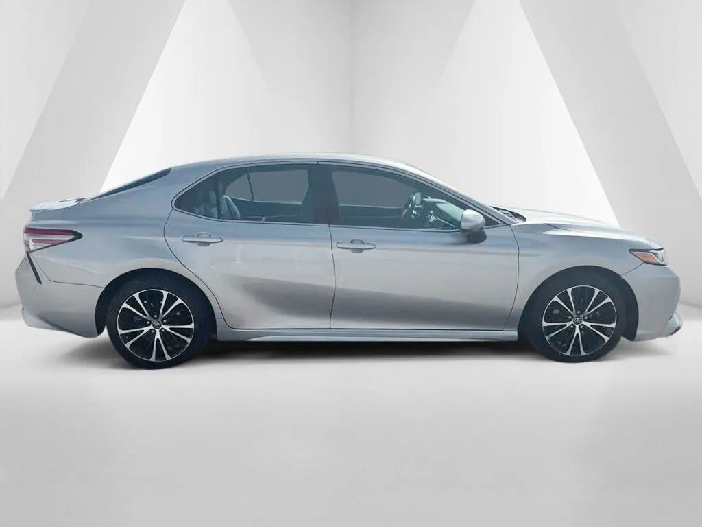 Used 2018 Toyota Camry SE FWD image 8